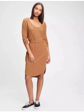 GAP Scoop Neck Long Sleeve Dress in Camel Brown